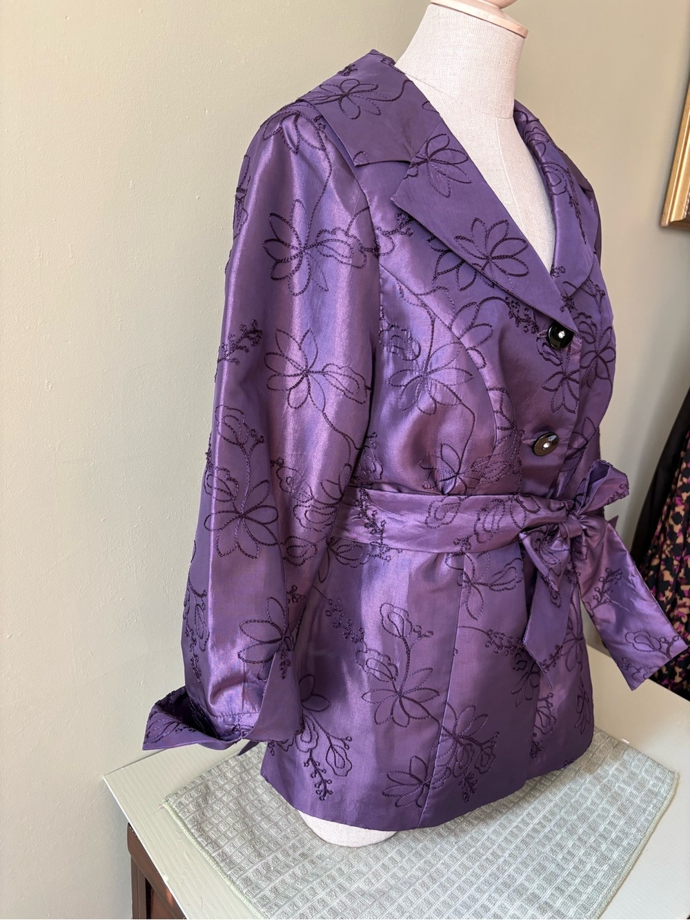 Laura Purple Floral faux taffeta Tie-Waist Blouse jacket Sz 8 quiet luxury - Picture 3 of 10